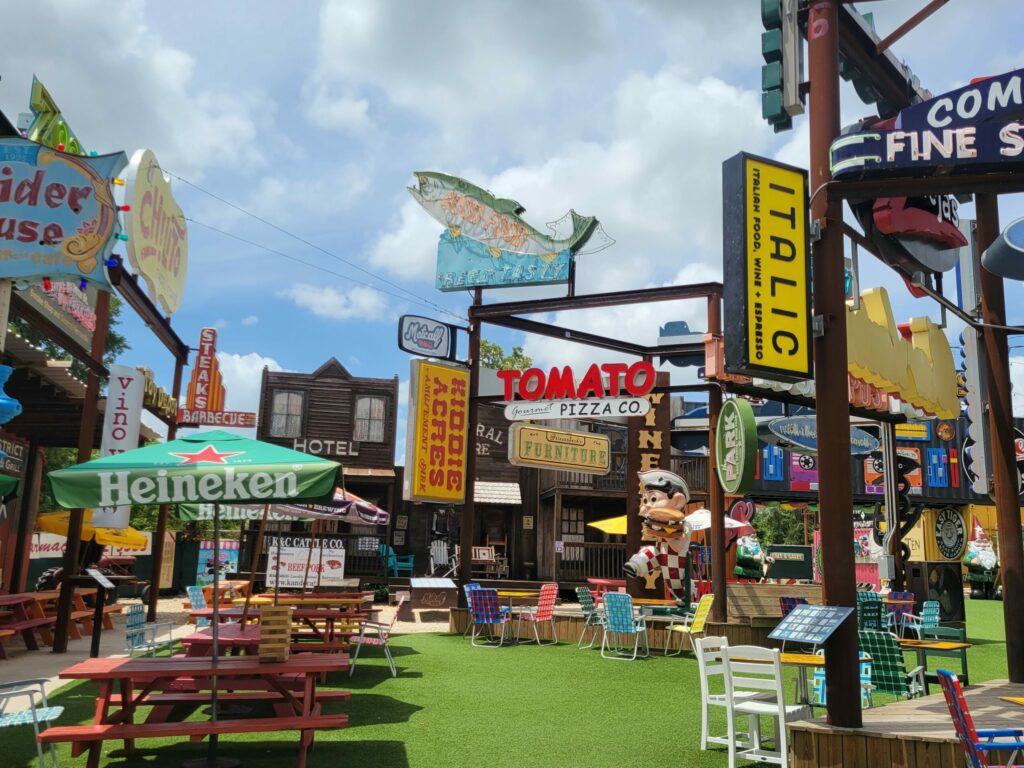 Meet Faith SCHEXNAYDER of 1406 Smith Road Ste F Austin Texas 78721 - Voyage Austin